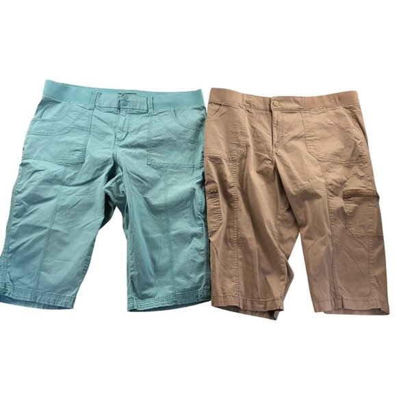 2 Lee Womens Cargo Shorts Size 18W Lot Of Two Pull On Stretch Casual Relaxed - Picture 1 of 14
